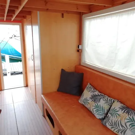 House Boat Gialla 아파트 *