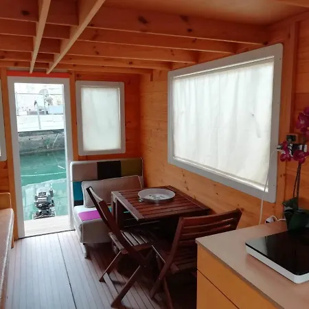 House Boat Gialla *